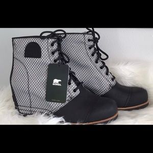 Black and White Houndstooth Sorel Wedge